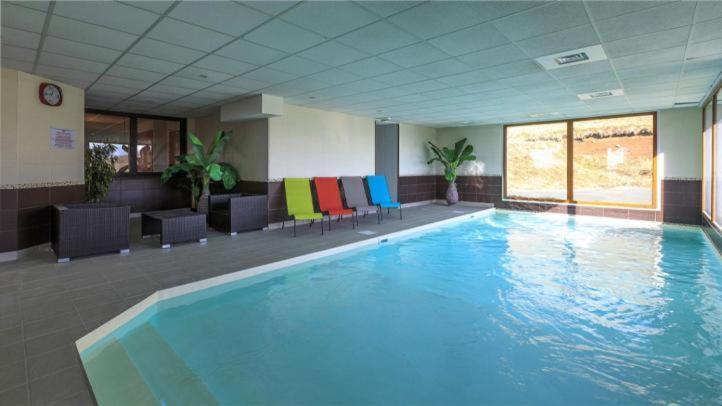 Appartement 4 Personnes Avec Piscine, Wifi, Garage Besse-et-Saint-Anastaise Exterior foto